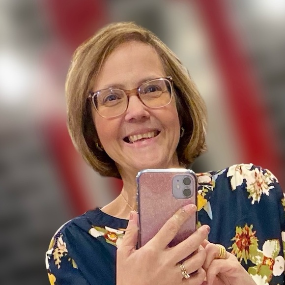 Meet your Posher, Christy - Picture 1 of 1